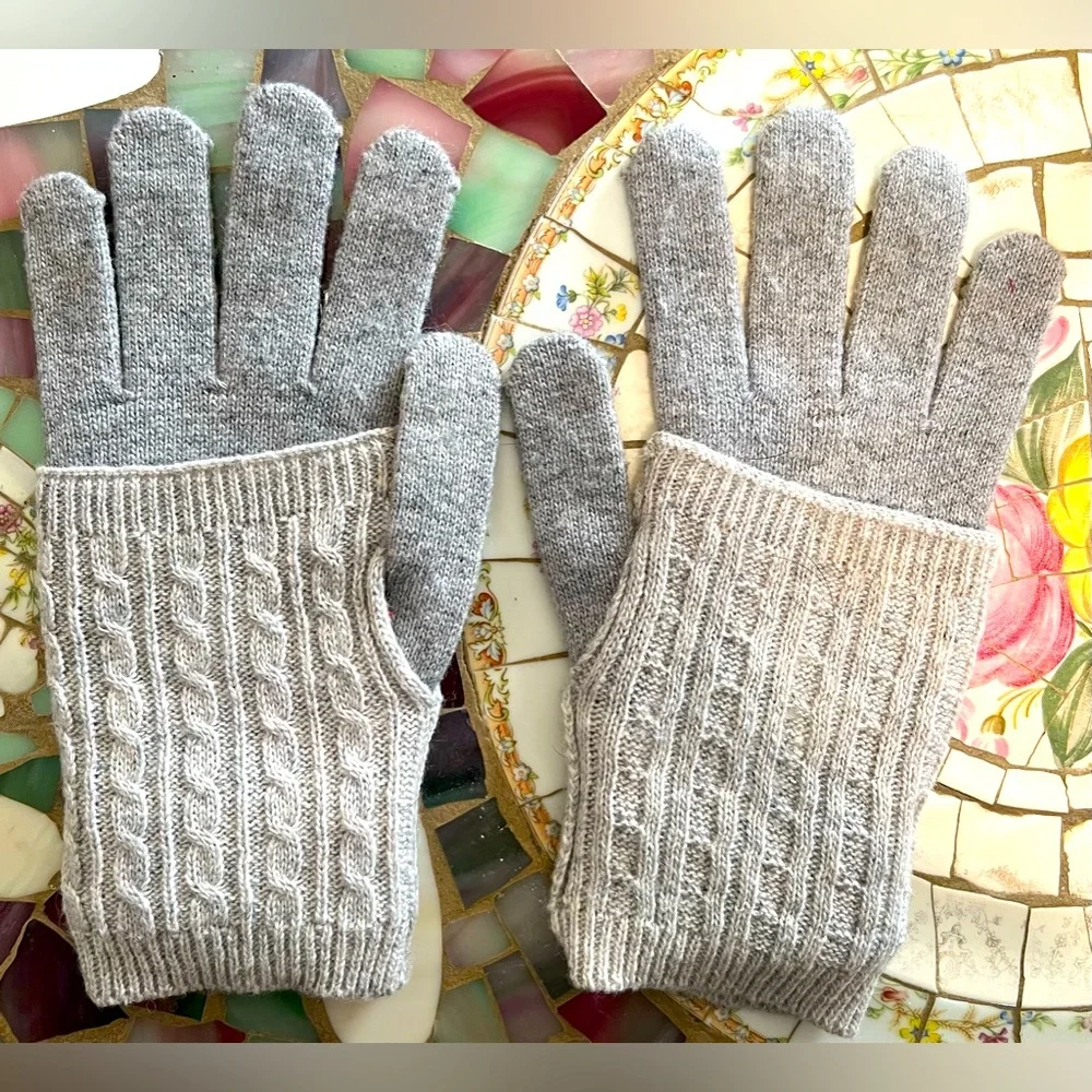 N/A grey knitted